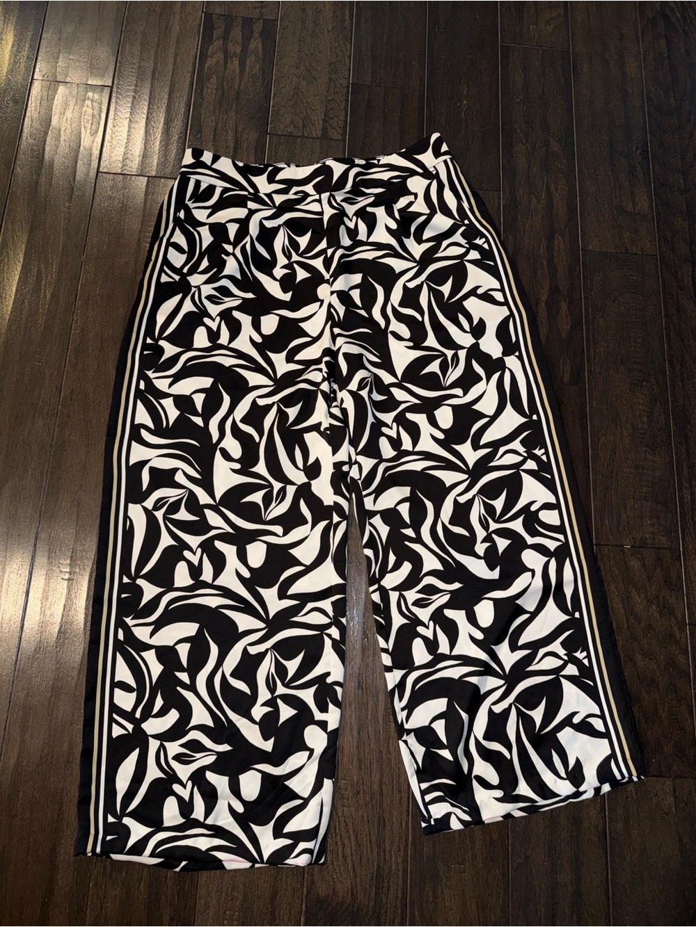 Loft Black & White Abstract Print Womens wide leg Pants size large EUC